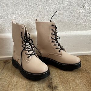 6 size. Brand New . Never Worn. Gifted to me, too small.